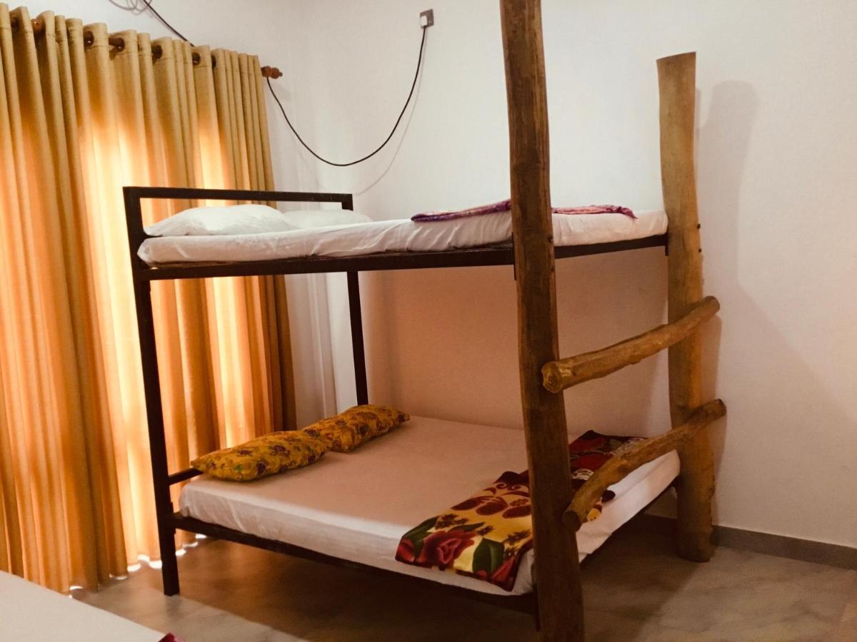 Jungle City Hostel Galle Bagian luar foto